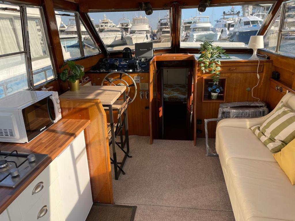 Charming Boat House In Barcelona With Big Terrace And Solarium 호텔 산트 아드리아 데 베소스 외부 사진